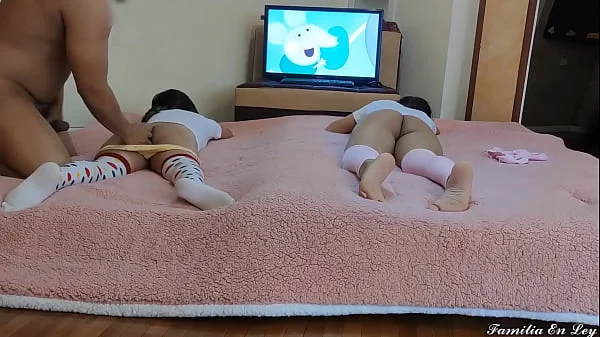 Mis 2 hijastras inocentes Viendo Comiquitas Pepa Pig Parte 2