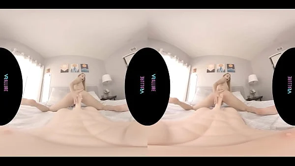 Skinny blonde spinner masturbating in virtual reality
