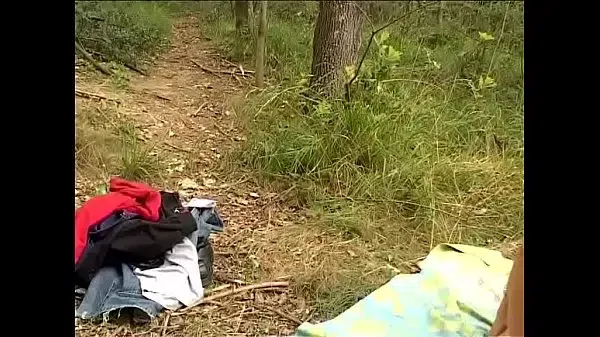 Doppio amplesso Amatoriale nel bosco